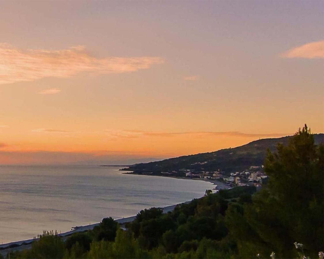 Casa Vacanze Il Paese Dipinto Montegiordano Exterior foto